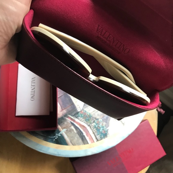 🚫SOLD🚫VALENTINO Brown oversized round sunglasses - Picture 6 of 8